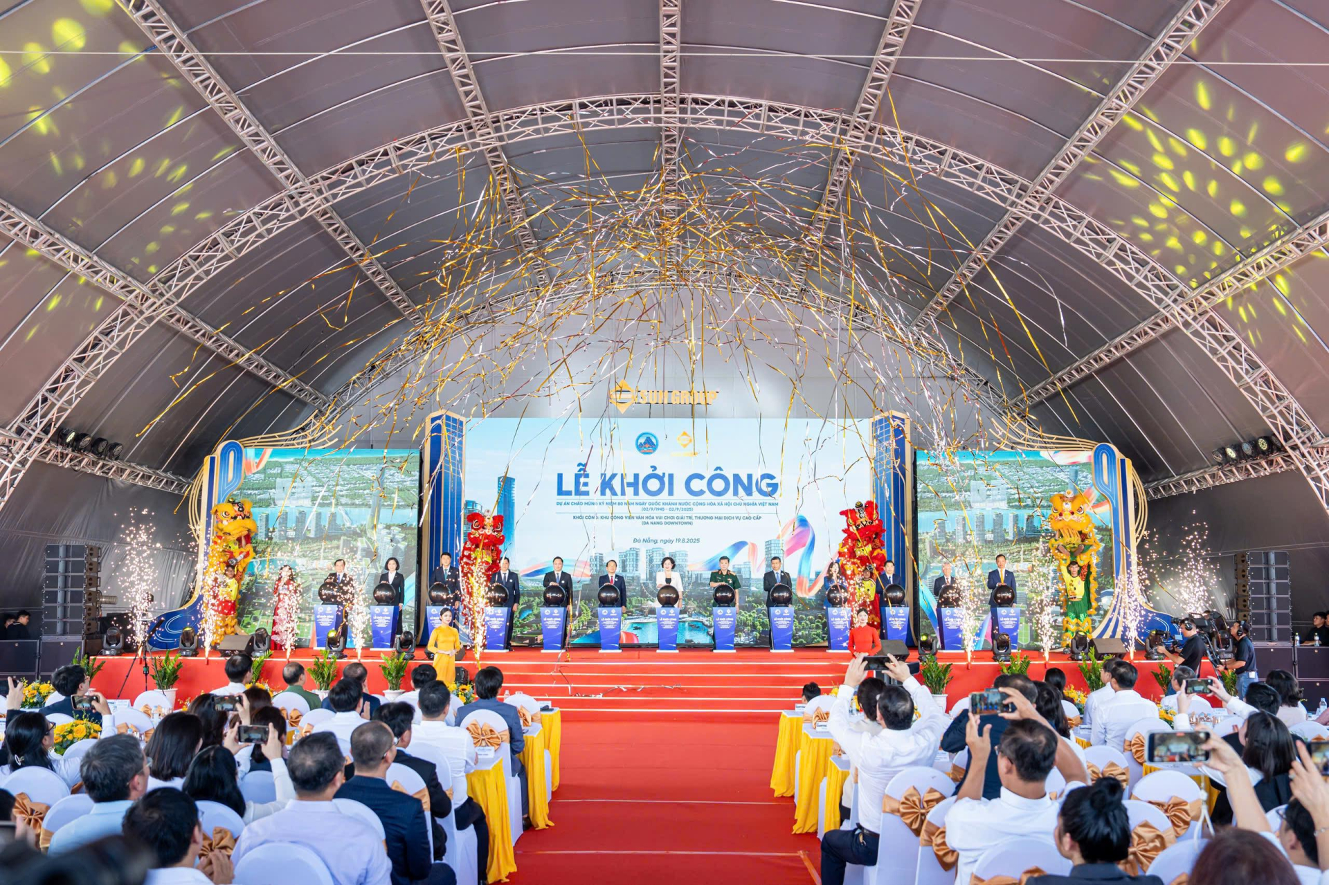Quang cảnh lễ khởi