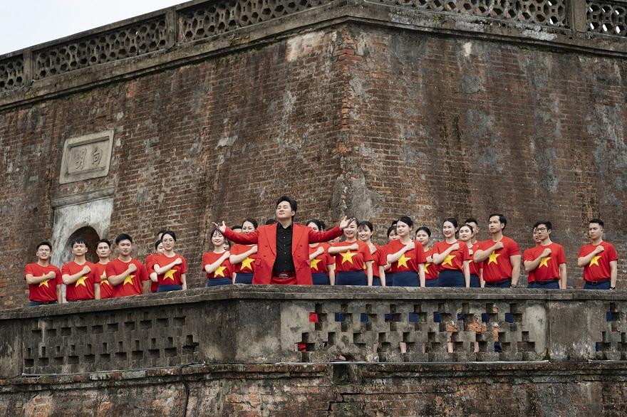 1_Tùng Dương cùng MV Việt Nam - Tự hào tiếp bước tương lai