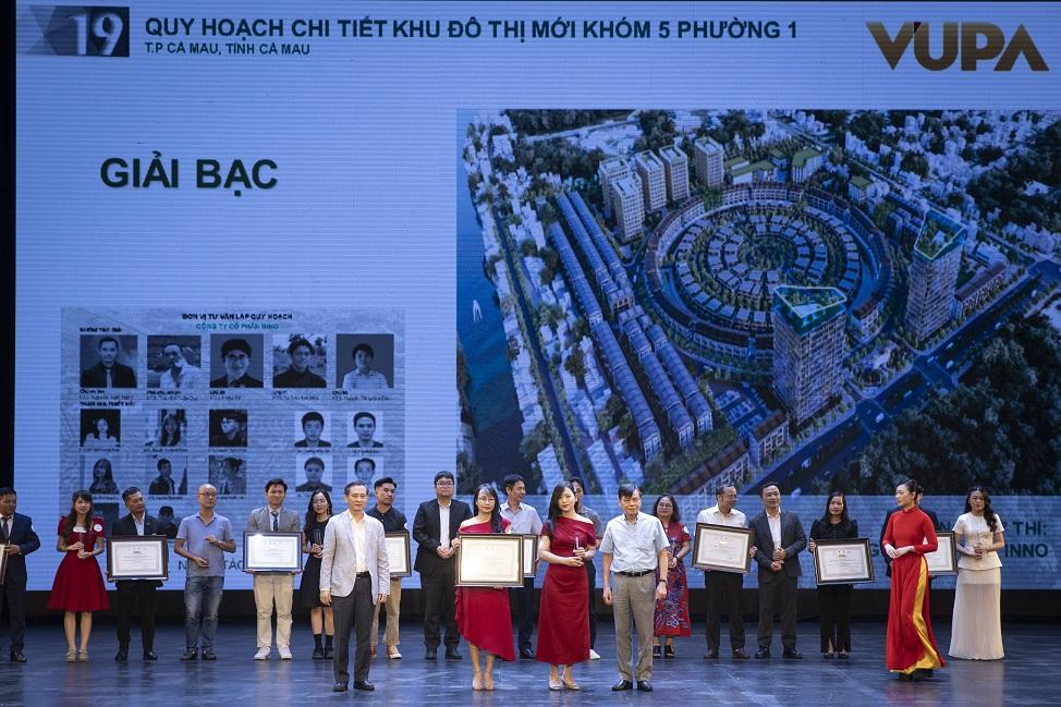 nh 1_Trao thưởng Giải Bạc_dự án Cà Mau