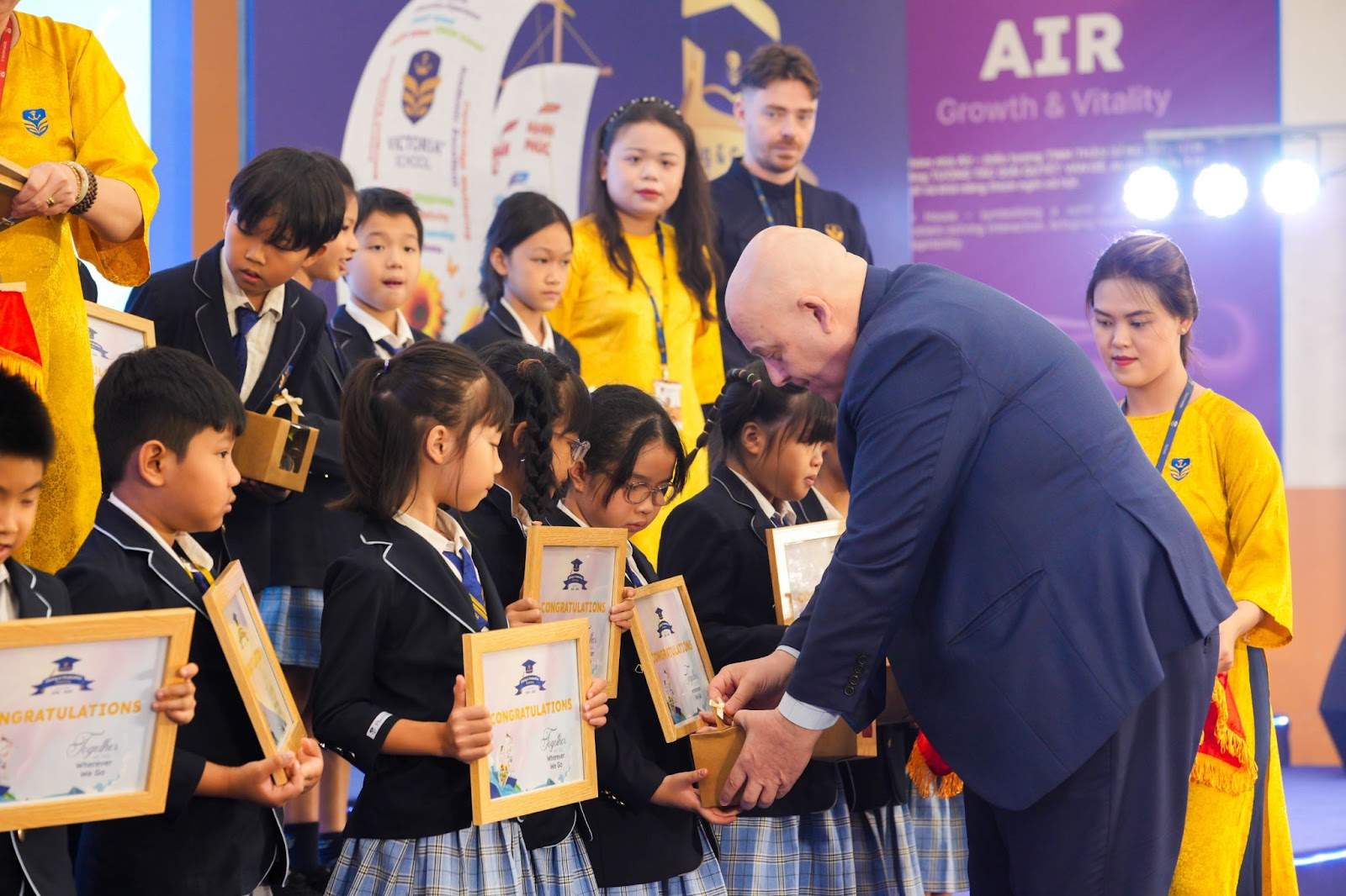 Lễ tổng kết năm học 2024 – 2025 của Victoria School: