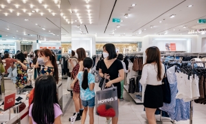 Vincom Red Sale 2022: Mùa mua sắm 'hàng hiệu giá hời' lớn nhất mùa hè