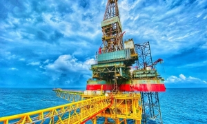 Giá dầu hôm nay (21/5): Dầu thô quay đầu giảm
