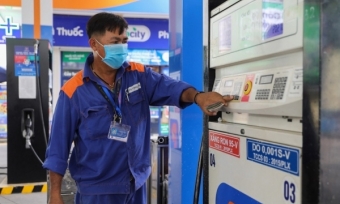 Giá xăng giảm xuống dưới mức 20.000 đồng/lít