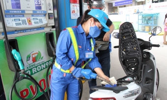 Giá xăng giảm nhẹ, dầu diesel và dầu hỏa tiếp tục tăng