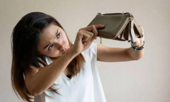 Gen Z 'cháy túi' vì chi tiêu không kiểm soát