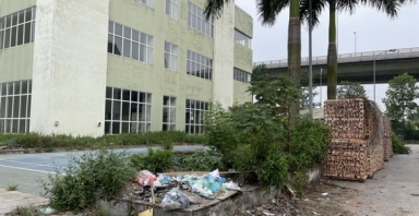 Hà Nội: Chung cư giãn dân xuống cấp, bỏ hoang, “không một bóng người”