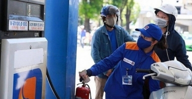 Giá xăng dầu đột ngột đồng loạt giảm tới 1.411 đồng/lít