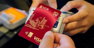 Giới trẻ tự hào sở hữu thẻ tín dụng NCB Visa Thống nhất, NCB tiếp tục phát huy lòng yêu nước vào sản phẩm mới
