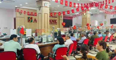 Agribank làm việc xuyên lễ để đảm bảo tặng quà kịp thời cho người dân dịp Quốc khánh 2/9