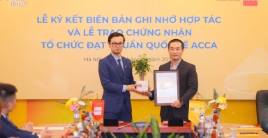 PVcomBank được trao chứng nhận Tổ chức đạt chuẩn Quốc tế ACCA