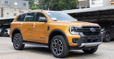 Giá lăn bánh Ford Everest đang cực rẻ giữa tháng 2/2025, đè bẹp Toyota Fortuner và Hyundai Santa Fe