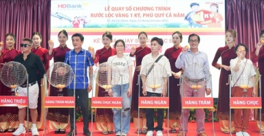 Trước thềm đại lễ 30/4, HDBank tìm ra chủ nhân 1 ký vàng SJC và 16 khách hàng trúng thưởng
