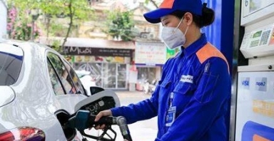 Đề xuất giảm thuế VAT đối với xăng dầu đến hết năm 2026