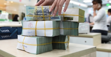 Tiền gửi dân cư lập kỷ lục mới, tiền gửi doanh nghiệp tiếp tục xu hướng giảm