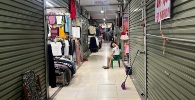 Tiểu thương đồng loạt đóng quầy vì hiệu ứng 'sợ sai'