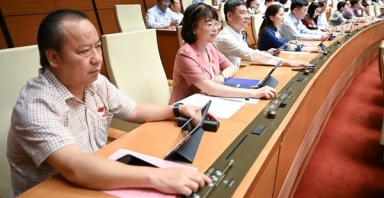 Quốc hội 'chốt' giảm 2% thuế VAT đến hết năm 2026, mở rộng nhiều dịch vụ, hàng hoá