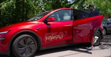 Robotaxi: Cuộc đua xe tự hành giữa Tesla và Volkswagen chính thức bắt đầu