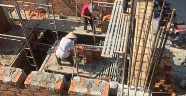 Giá vật liệu xây dựng tăng cao, chủ nhà và chủ thầu cùng 'méo mặt'