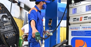 Giá xăng tăng trở lại, RON 95 tiến gần mốc 20.000 đồng/lít