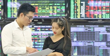 Chứng khoán tuần mới (từ 11 đến 15/8): Làm gì với 'siêu uptrend'?
