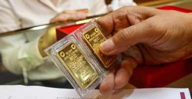 Phá mọi kỷ lục, giá vàng SJC trong nước tiến sát ngưỡng 134 triệu đồng mỗi lượng