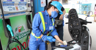 Giá xăng giảm nhẹ, dầu diesel và dầu hỏa tiếp tục tăng