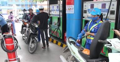 Giá xăng RON95-III tăng lên gần 20.000 đồng/lít từ chiều 16/10