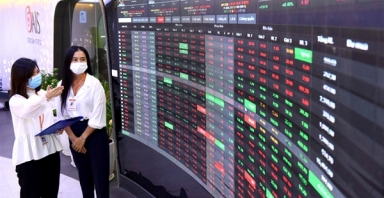 VN-Index thủng mốc 1.600 điểm: Lực bán lan rộng, bluechip đồng loạt “đỏ lửa”