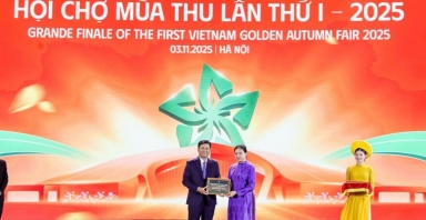 Agribank trao 10 tỷ đồng cùng cả nước hướng về đồng bào vùng bão lũ