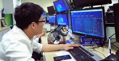 Khối ngoại đảo chiều cuộc chơi, VN-Index thoát cú rơi sâu