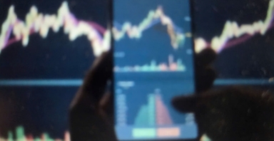 Dòng tiền “đổi gu”: Cổ phiếu vốn hóa vừa hút mạnh, VN-Index tăng nhẹ trong phiên đầy biến động