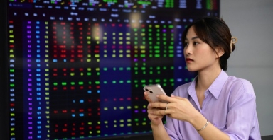 Áp lực bán vẫn hiện hữu, VN-Index chưa thoát khỏi sắc đỏ