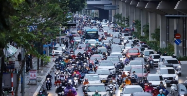 Hà Nội đẩy mạnh lộ trình 'cấm xe xăng': Ông lớn nào sẽ thắng lớn trong sân chơi điện hóa phương tiện?