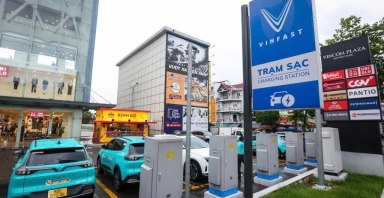 FPT Retail (FRT) chính thức bắt tay V-Green, biến hàng trăm cửa hàng FPT Shop thành trạm sạc ô tô điện