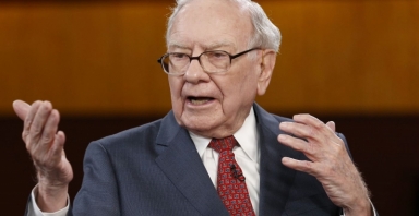 Nhà đầu tư huyền thoại Warren Buffett chỉ ra 12 điều khiến người nghèo lãng phí tiền