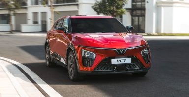 Chọn VinFast VF 7 Plus hay Toyota Corolla Cross HEV cùng giá lăn bánh hơn 1 tỷ đồng?