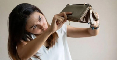 Gen Z 'cháy túi' vì chi tiêu không kiểm soát