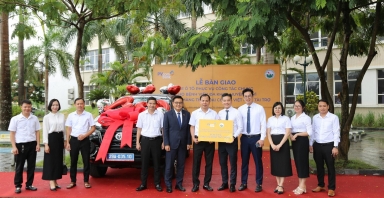 PVcomBank trao tặng xe ô tô phục vụ công tác cho Bệnh viện Đa khoa huyện Ba Vì
