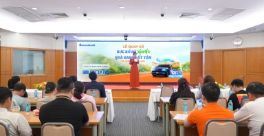 Sacombank quay số tìm ra khách hàng trúng ô tô điện và hàng trăm giải thưởng giá trị