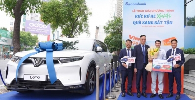 Sacombank trao xe ô tô điện VinFast VF9 Eco cho khách hàng may mắn