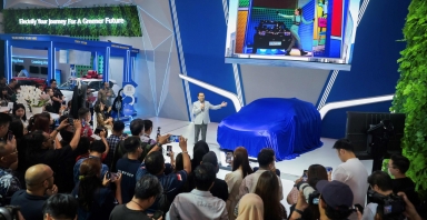 VinFast lập kỷ lục tại IIMS Surabaya 2025 với 4 giải thưởng, VF 3 được xướng tên “Xe điện đô thị tốt nhất”