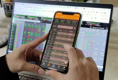 Số tài khoản chứng khoán mở mới tiếp tục phá kỷ lục