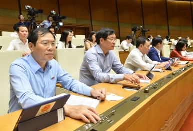 Thông qua Luật Đất đai (sửa đổi) vào tháng 10/2023