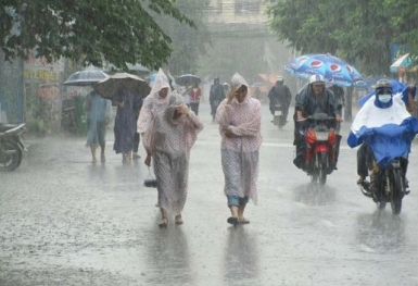 Bắc Bộ mưa dông vào chiều tối, miền Trung mưa to đến rất to