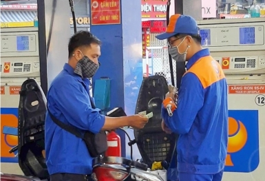 Giá xăng giảm mạnh hơn 3.000 đồng/lít từ ngày 11/7