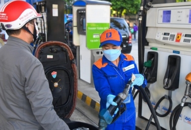 Giảm giá xăng lần thứ 4 liên tiếp