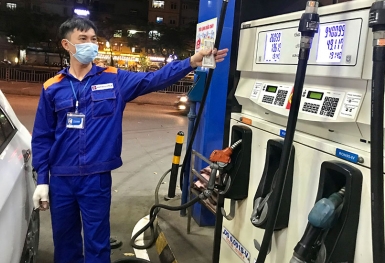 Ngày mai, giá xăng có thể giảm lần thứ 4 liên tiếp