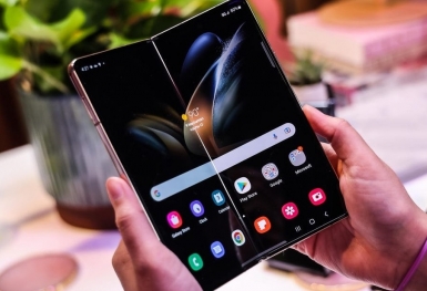Samsung Galaxy Z Fold4 là chiếc smartphone đầu tiên được được khởi chạy Android 12L