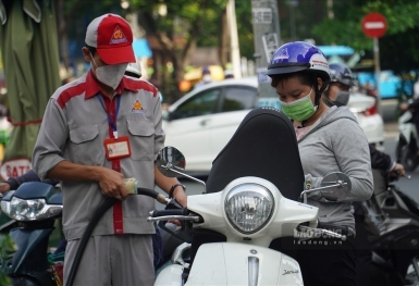 Ngày mai giá xăng có thể giảm mạnh về gần mốc 20.000 đồng/lít