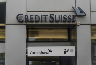 Credit Suisse sau 1 tuần đầy trắc trở: Khách hàng giàu có sợ hãi đòi rút tiền, các đối thủ 'thừa nước đục thả câu'